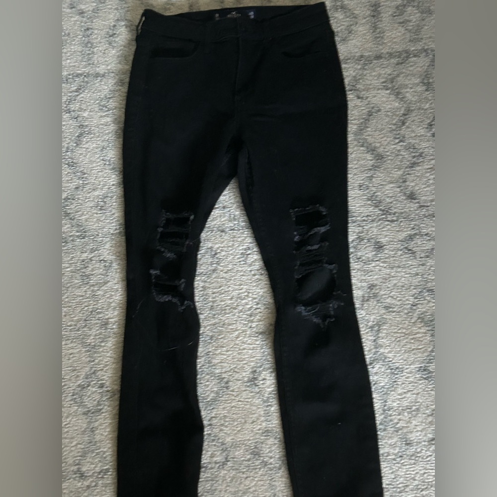 black skinny jeans with rips